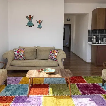 2 Brspacious House With Garden Apartment